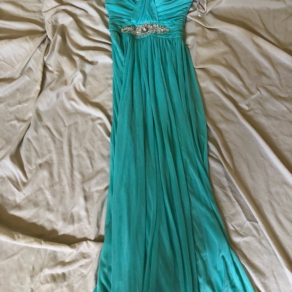 Gown - Picture 1 of 4